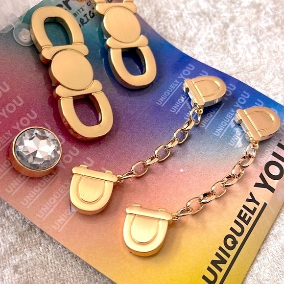 Brand New Crocs Jibbitz Charms Recollect Shoelery 5 Pk Gold Tone Metallic Chains - Picture 12 of 15